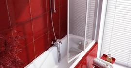 Дизайн ванной комнаты с сантехникой бренда RAVAK коллекции Vanda II, акриловая ванна белого цвета